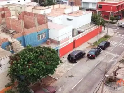 Vendo Casa como Terreno 255 m² - San Miguel, Cerca Malecón Bertolotto.