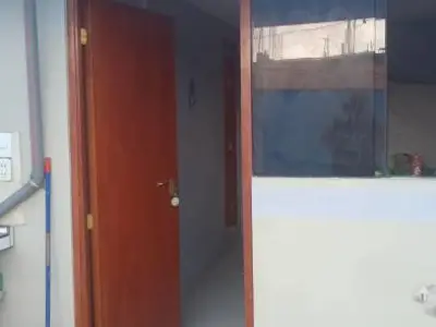 SE ALQUILA HABITACIÓN SIMPLE CON BAÑO PRIVADO