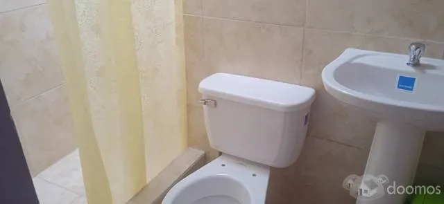 SE ALQUILA HABITACIÓN SIMPLE CON BAÑO PRIVADO — foto 2