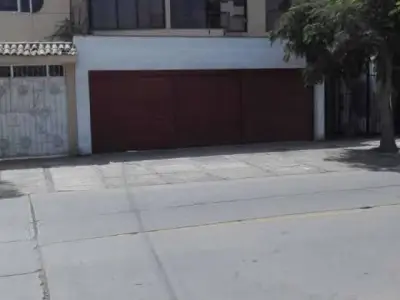 Aproveche, alquilo acogedor y amplio departamento, vista a la calle 3 dormitorios, impecable con ó sin cochera en la Urb. San Roque. Santiago de Surco