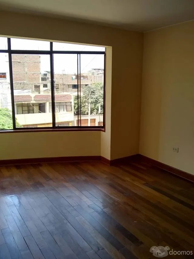 Aproveche, alquilo acogedor y amplio departamento, vista a la calle 3 dormitorios, impecable con ó sin cochera en la Urb. San Roque. Santiago de Surco — foto 7