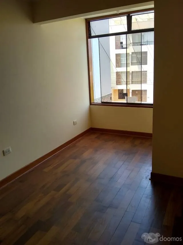 Aproveche, alquilo acogedor y amplio departamento, vista a la calle 3 dormitorios, impecable con ó sin cochera en la Urb. San Roque. Santiago de Surco — foto 12