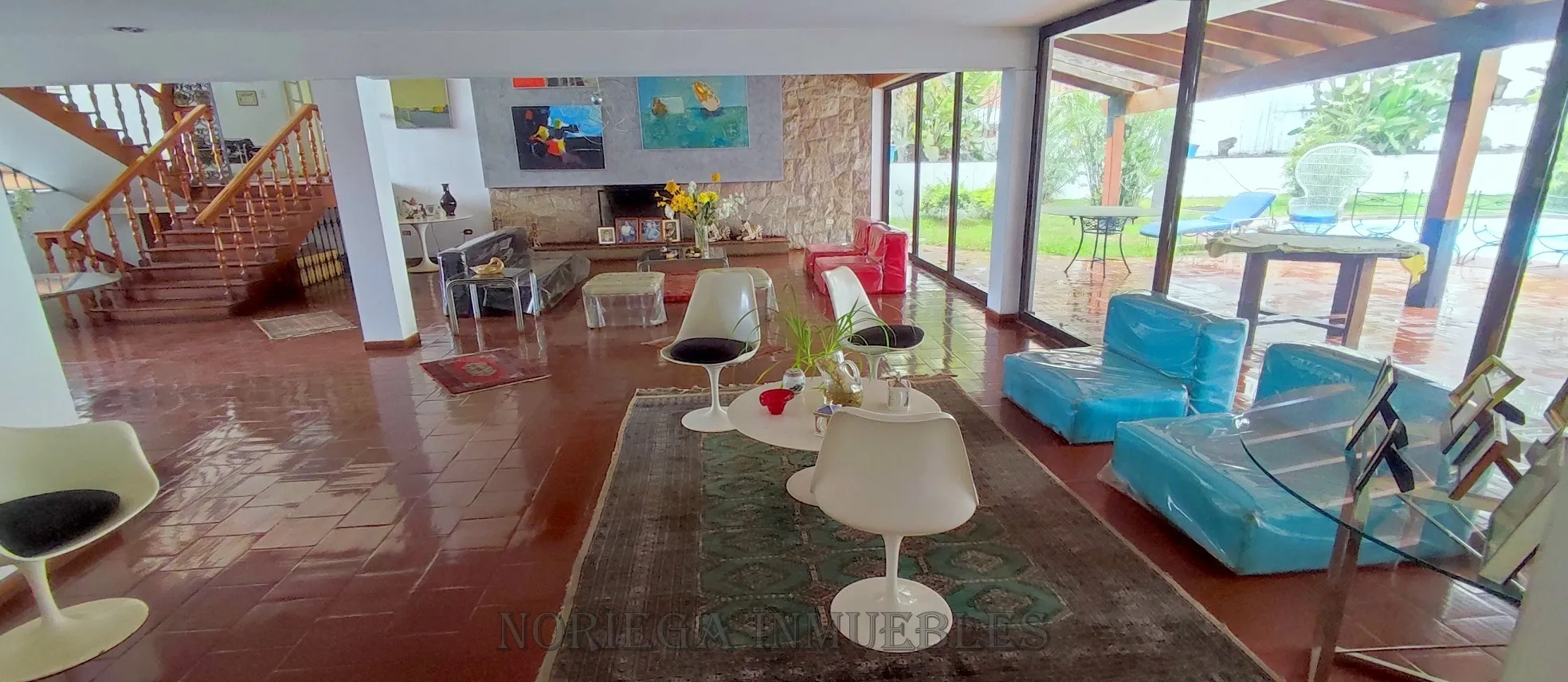 La Molina. Residencia AT:2,540 m2. Piscina, 8 Dormitorios, 12 Cocheras. US$ 1'690,000.- - 2