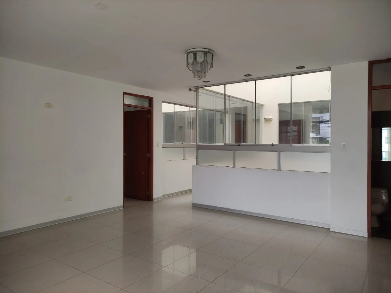 DEPARTAMENTO AMPLIO CON COCHERA EN ZONA EXCLUSIVA SEGURA Y TRANQUILA - 5