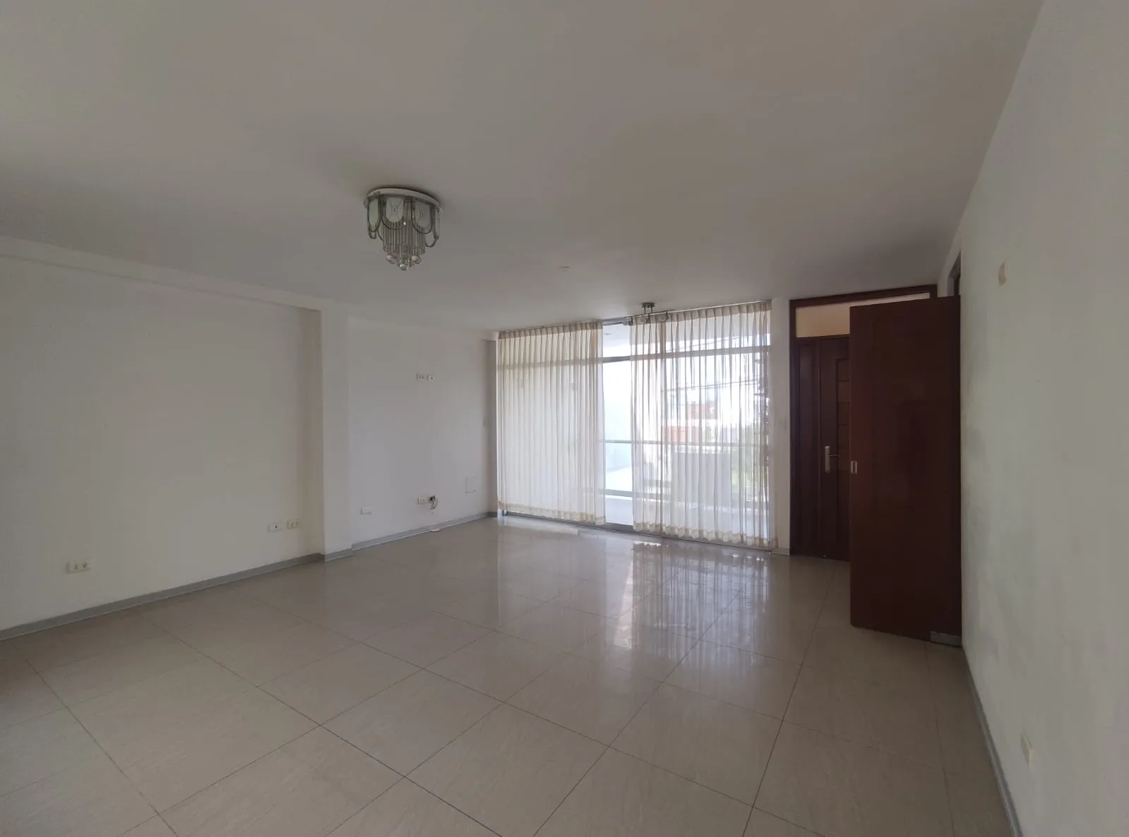 DEPARTAMENTO AMPLIO CON COCHERA EN ZONA EXCLUSIVA SEGURA Y TRANQUILA - 6