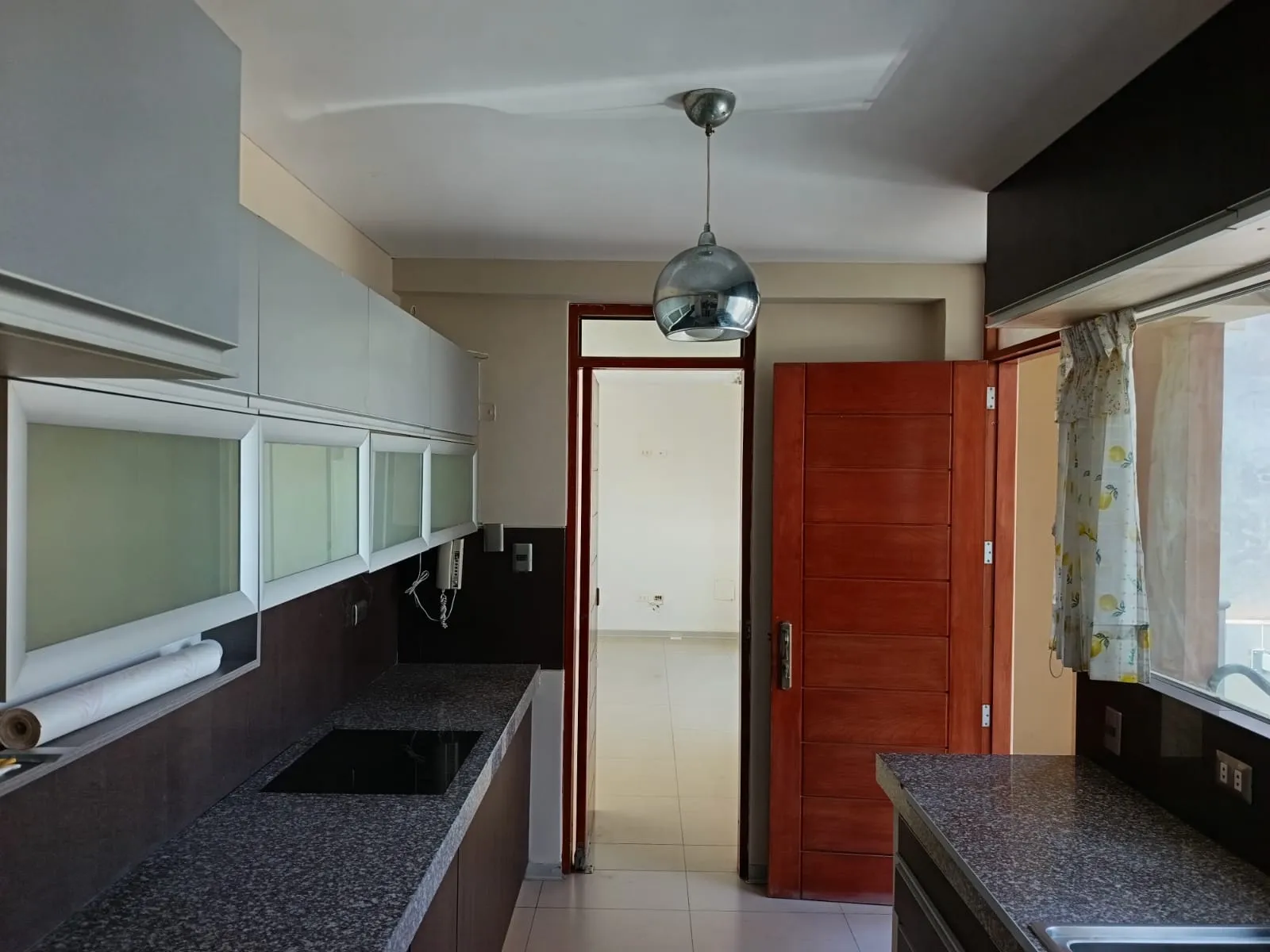 DEPARTAMENTO AMPLIO CON COCHERA EN ZONA EXCLUSIVA SEGURA Y TRANQUILA - 12