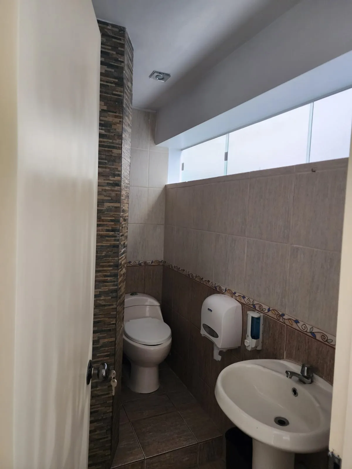 VENTA DE DEPARTAMENTO EN SURCO – EXCELENTE UBICACIÓN — foto 6