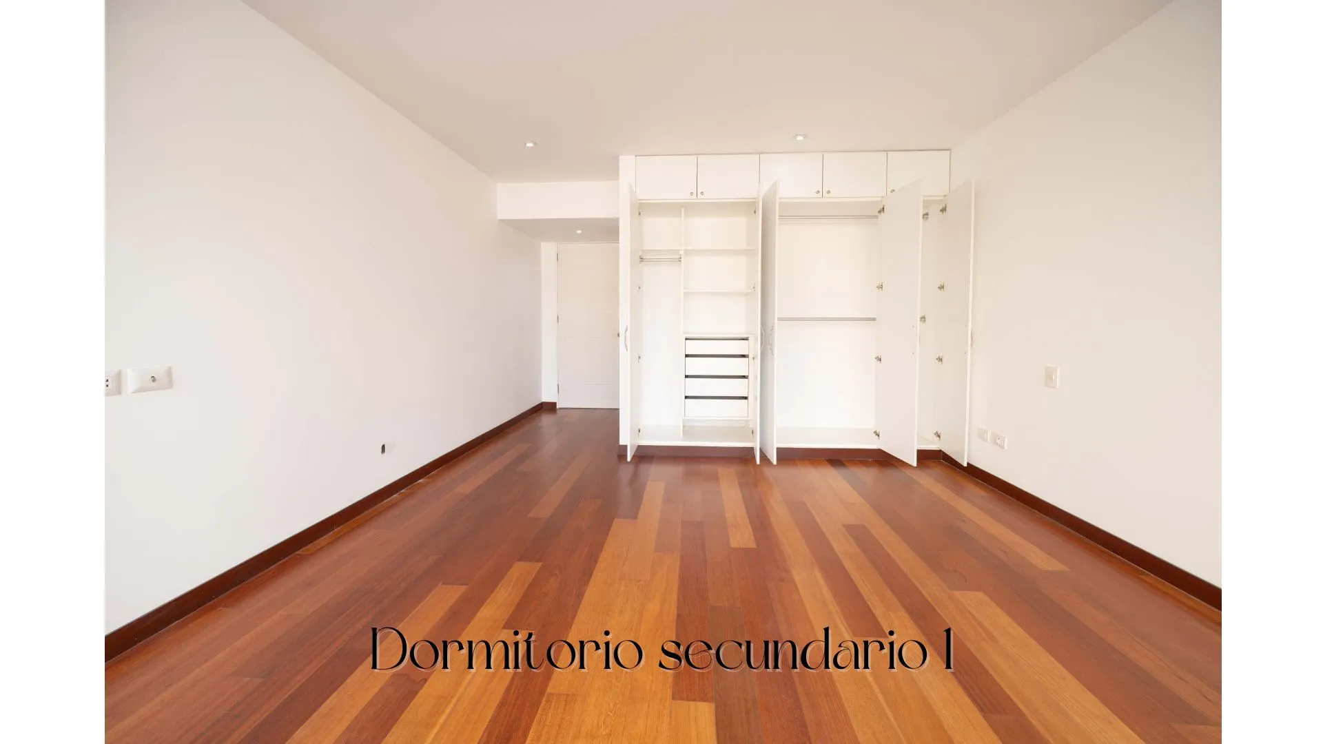 ⛳Lujo Departamento a una cuadra del Golf de San Isidro, piso 3 con balcón grande — foto 11
