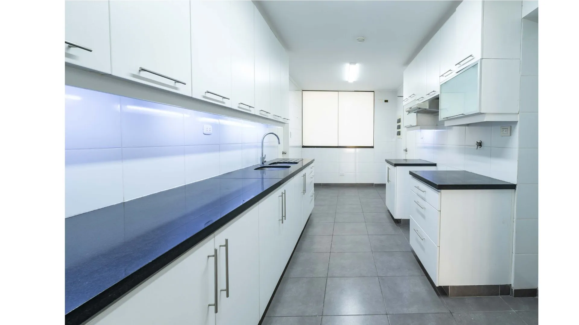 ⛳Lujo Departamento a una cuadra del Golf de San Isidro, piso 3 con balcón grande — foto 8