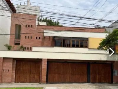 Vendo casa con 2 dptos mas aires, Aurora Miraflores
