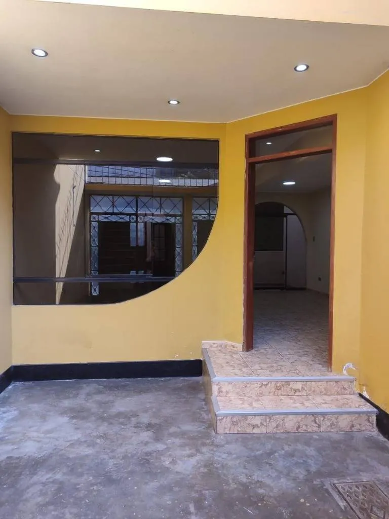 ALQUILER CASA DE 3 PISOS EN SAN MARTIN DE PORRES - PARA NEGOCIO O VIVIENDA — foto 2