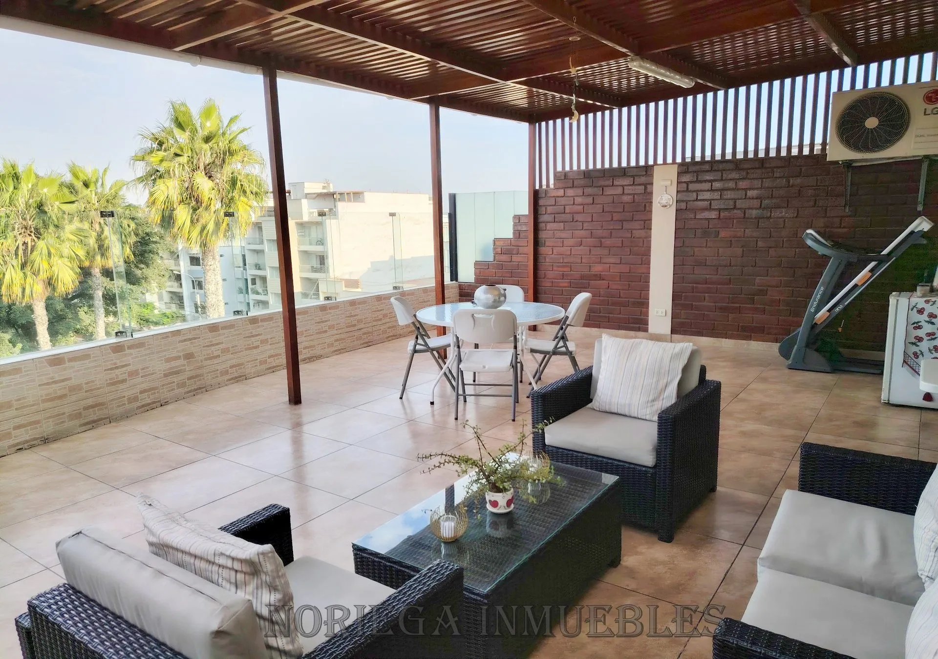 Surco. Dpto. 165 m2 + 35 m2 Terraza + 2 Cocheras. US$ 255,000.- - 19