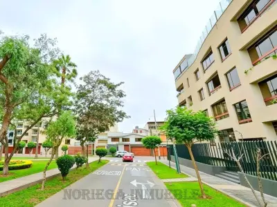 Surco. Dpto. 165 m2 + 35 m2 Terraza + 2 Cocheras. US$ 255,000.-