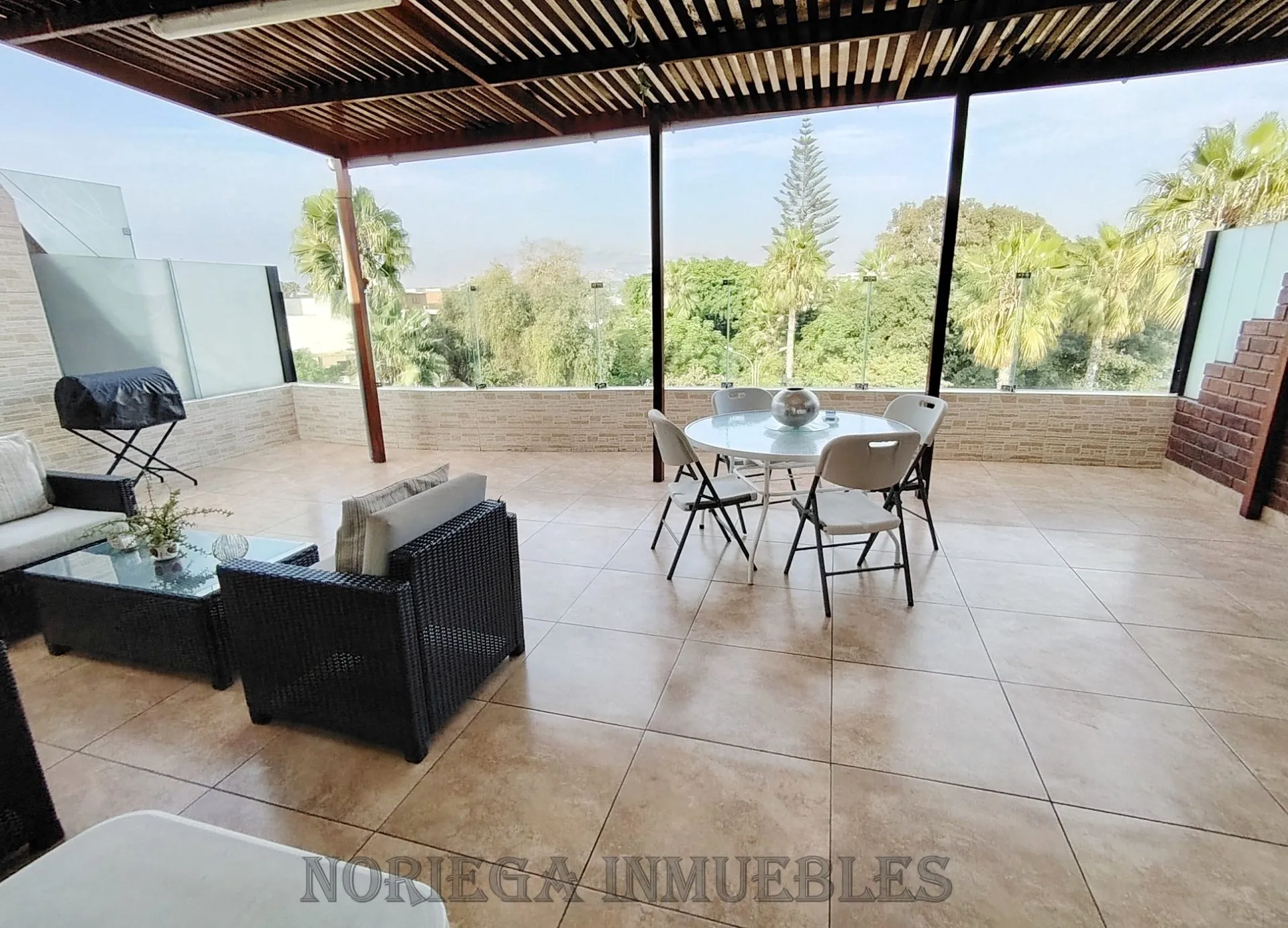 Surco. Dpto. 165 m2 + 35 m2 Terraza + 2 Cocheras. US$ 255,000.- - 20