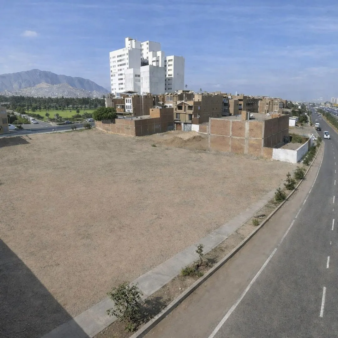 Terreno Comercial en Venta – Av. Metropolitana II   1,000 m² - 3