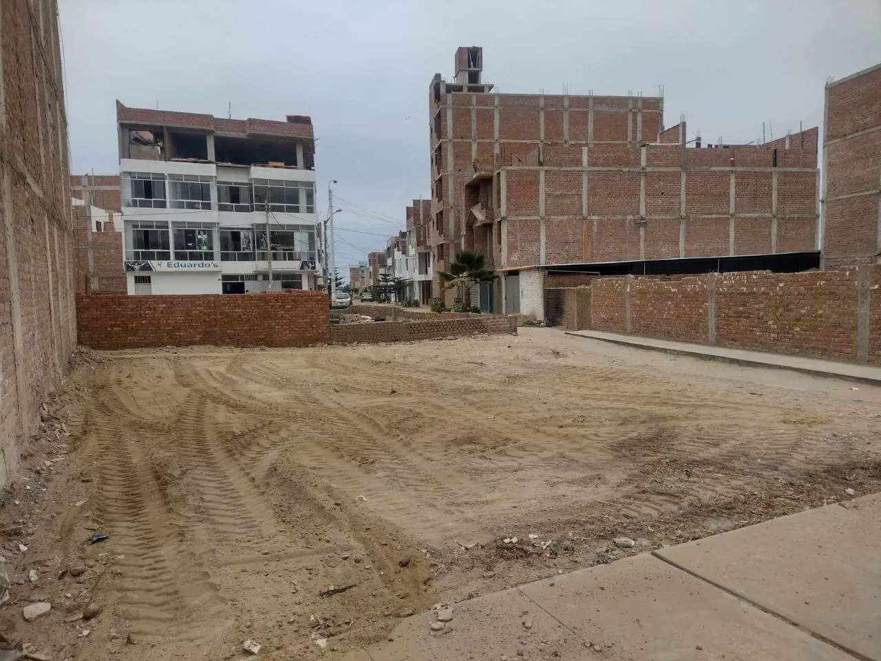 Terreno en Venta – Av. Metropolitana 120 m² - 7