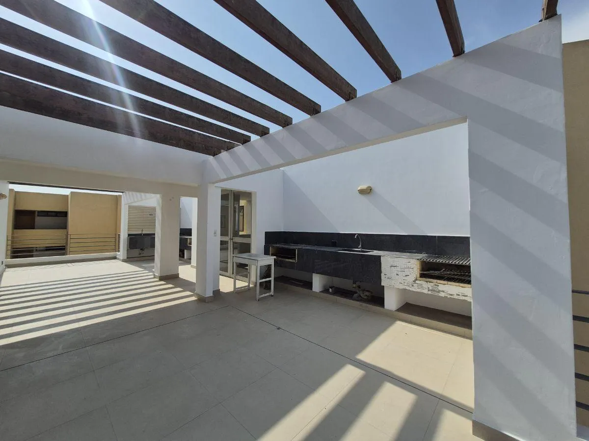 🏢 ¡Ocasión en San Miguel! Moderno Depa de 3 Dormitorios con Gas Natural y Balcón 🌊 |  Precio: S/ 1,850 | 2 baños completos | Piso 5 con ascensor | Vista a Calle | Bien iluminado. — foto 11