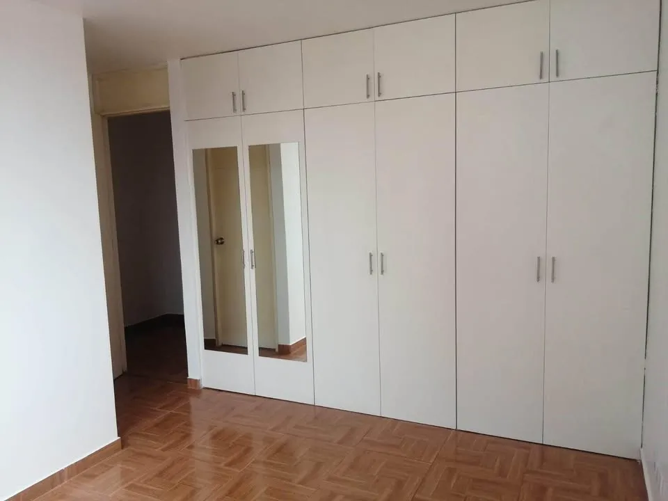 🏢 ¡Ocasión en San Miguel! Moderno Depa de 3 Dormitorios con Gas Natural y Balcón 🌊 |  Precio: S/ 1,850 | 2 baños completos | Piso 5 con ascensor | Vista a Calle | Bien iluminado. — foto 3