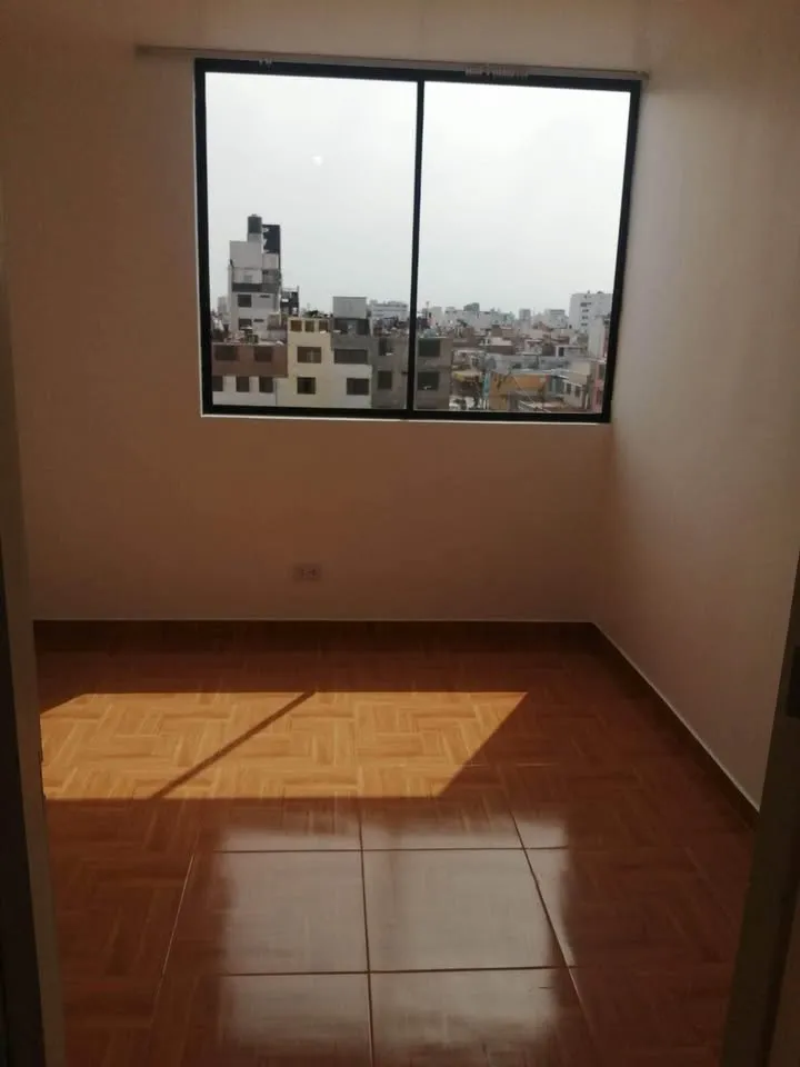 🏢 ¡Ocasión en San Miguel! Moderno Depa de 3 Dormitorios con Gas Natural y Balcón 🌊 |  Precio: S/ 1,850 | 2 baños completos | Piso 5 con ascensor | Vista a Calle | Bien iluminado. — foto 6