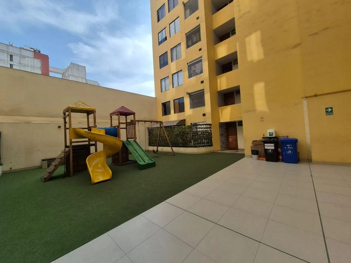 🏢 ¡Ocasión en San Miguel! Moderno Depa de 3 Dormitorios con Gas Natural y Balcón 🌊 |  Precio: S/ 1,850 | 2 baños completos | Piso 5 con ascensor | Vista a Calle | Bien iluminado. — foto 10