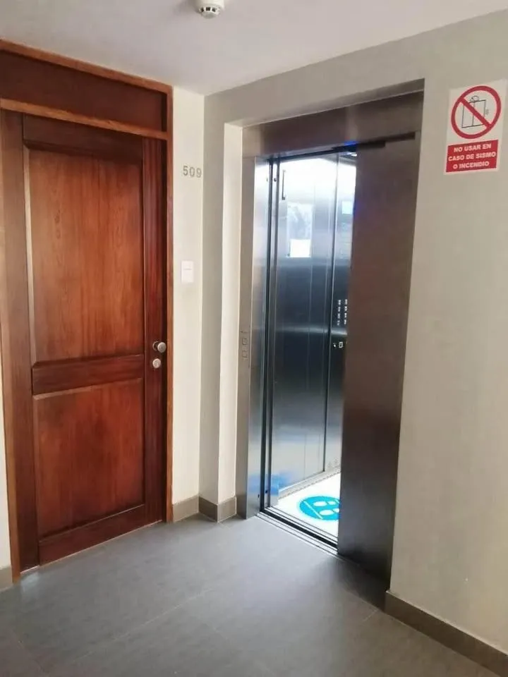 🏢 ¡Ocasión en San Miguel! Moderno Depa de 3 Dormitorios con Gas Natural y Balcón 🌊 |  Precio: S/ 1,850 | 2 baños completos | Piso 5 con ascensor | Vista a Calle | Bien iluminado. — foto 2