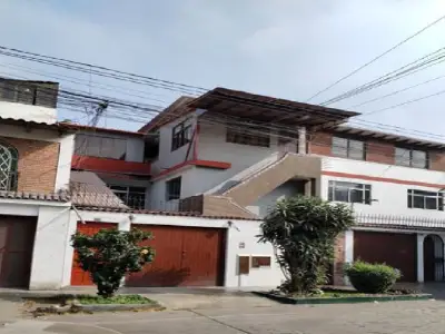 Venta de amplio Departamento independiente en Salamanca de Monterrico