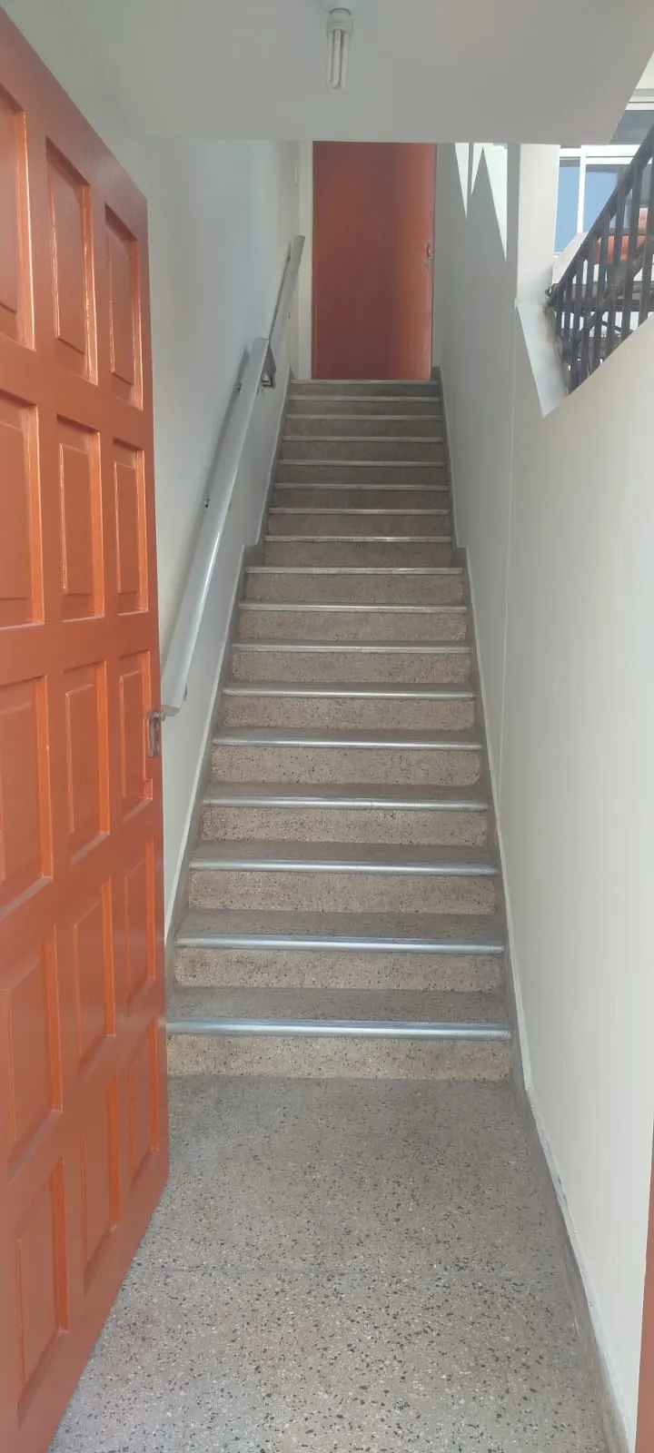 Venta de amplio Departamento independiente en Salamanca de Monterrico — foto 2