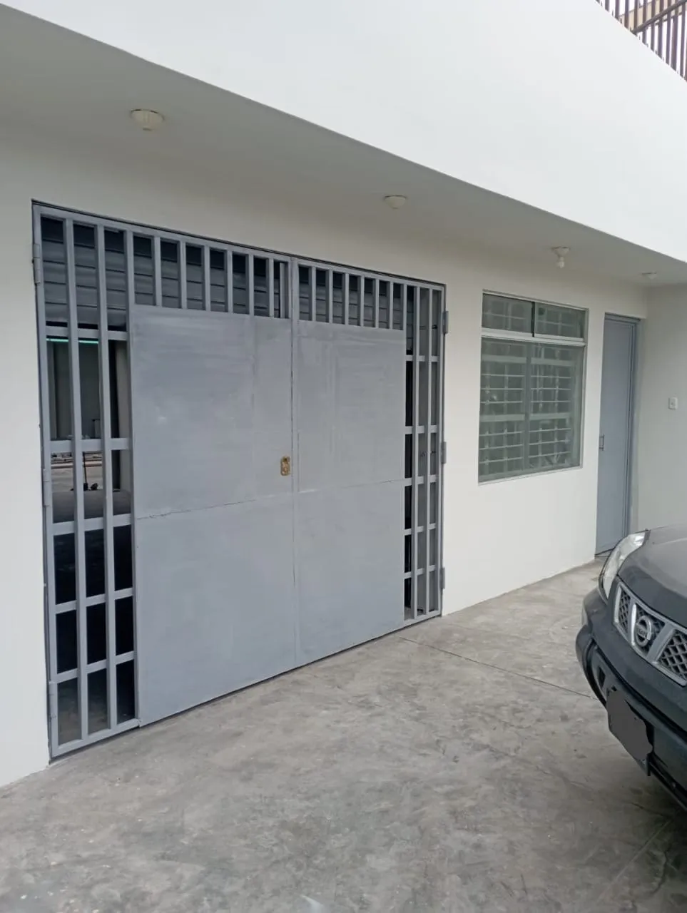 Alquilo Local comercial de 240 M2 en la antigua PANAMERICANA SUR - Altura del Super Grifo y del Rest. EL BATAN - 1