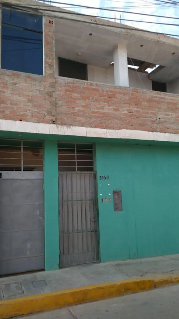 VENDO CASA DE 2 PISOS,A 2 CUADRAS DE LA PLAZA DE FERREÑAFE - 1