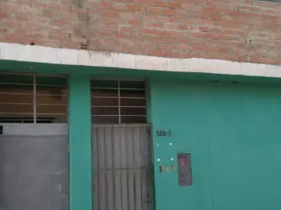 VENDO CASA DE 2 PISOS,A 2 CUADRAS DE LA PLAZA DE FERREÑAFE