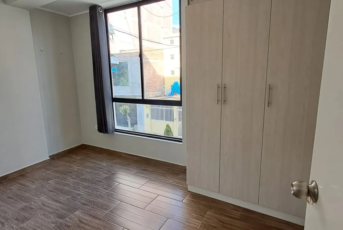 Se Alquila Departamento 2do Piso Urb. Alto la Merced con vista al parque - 6