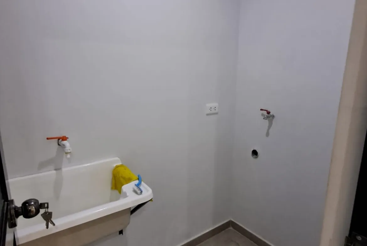Se Alquila Departamento 2do Piso Urb. Alto la Merced con vista al parque - 4