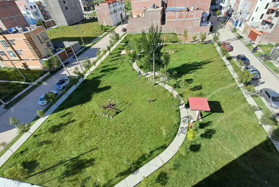 Se Alquila Departamento 2do Piso Urb. Alto la Merced con vista al parque - 2