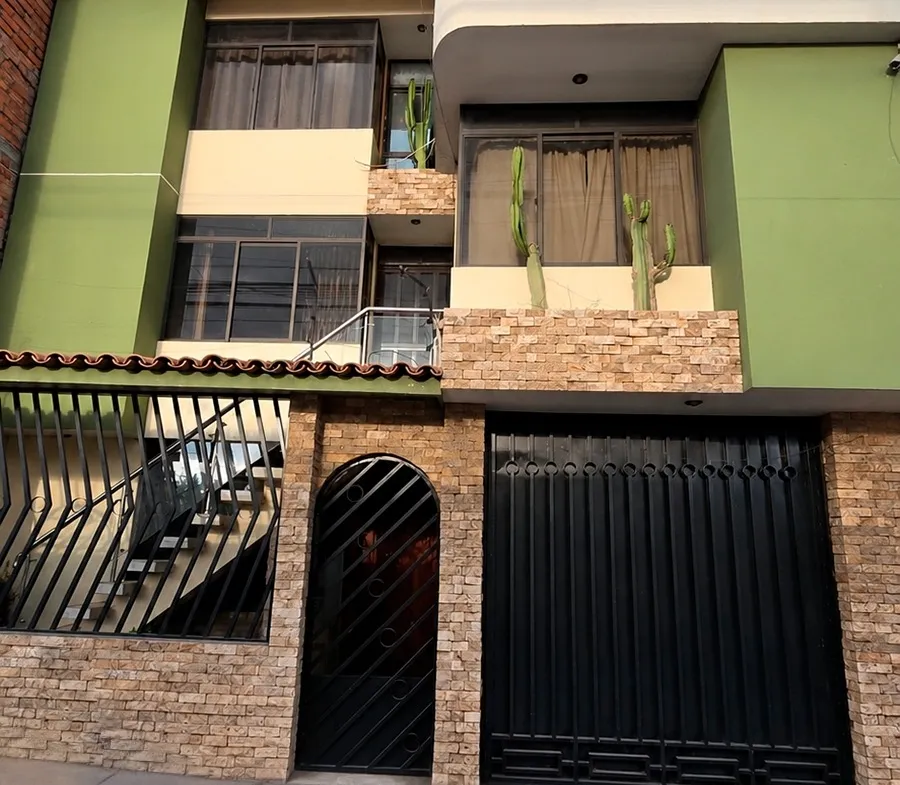 Se Alquila Linda Casa Amblada de 2 Pisos Cerca a la Univ Continental - 1