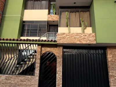 Se Alquila Linda Casa Amblada de 2 Pisos Cerca a la Univ Continental