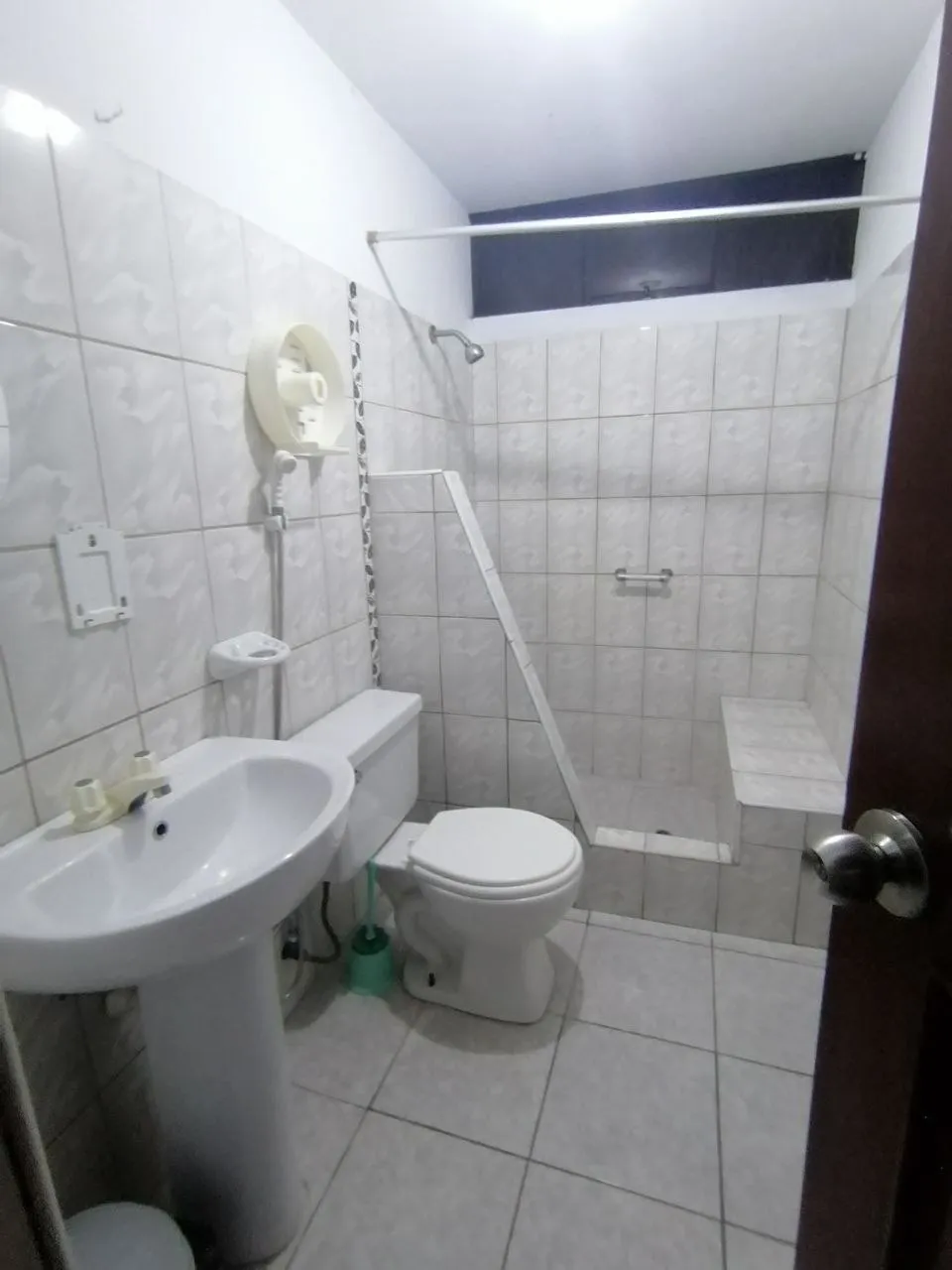 ALQUILO LOCAL/DPT 200MTS LA PERLA EN AV. LA MARINA CUADRA 9 — foto 11