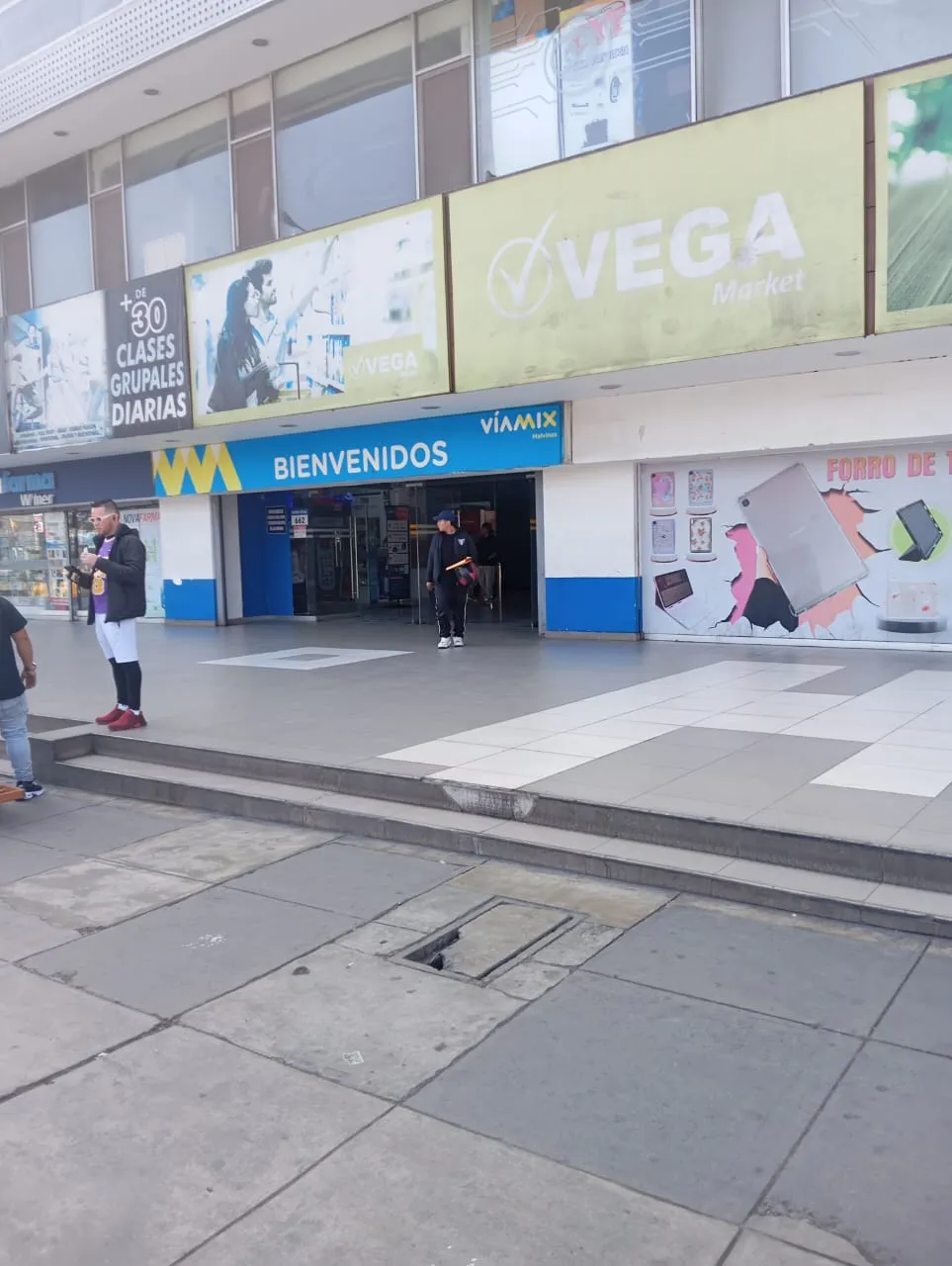 VENDO LOCAL DE 5MTS2 EN EL EMPORIO COMERCIAL LAS MALVINAS - 1