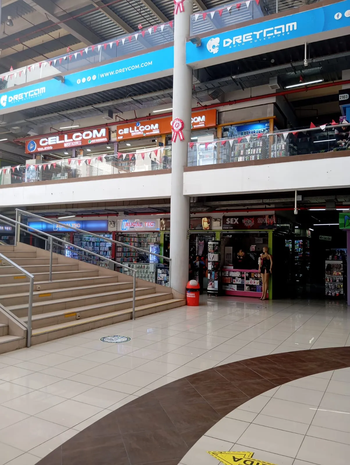 VENDO LOCAL DE 5MTS2 EN EL EMPORIO COMERCIAL LAS MALVINAS - 4