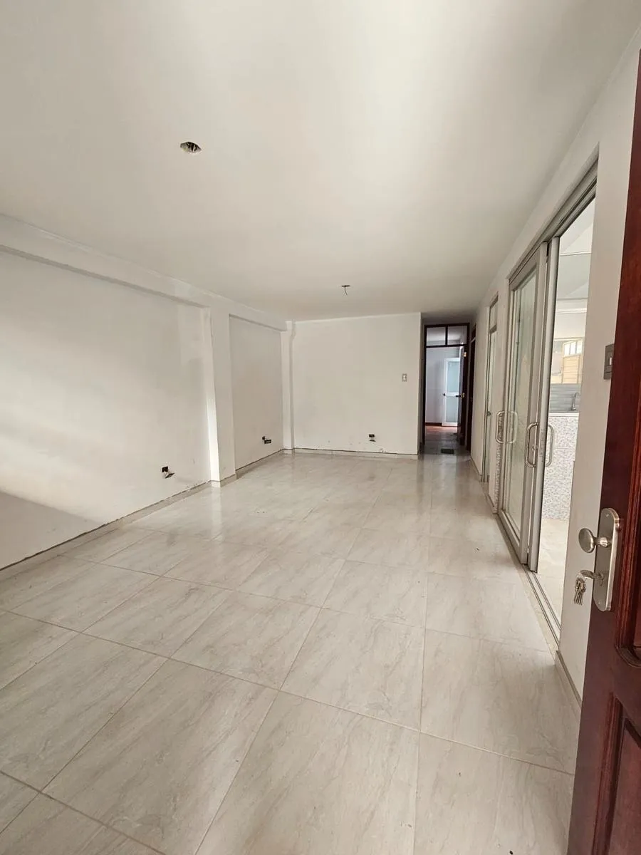 Se Vende Linda Casa de 2 Pisos + Cochera Urb. Los Eucaliptos - 3