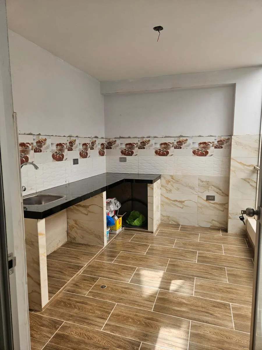 Se Vende Linda Casa de 2 Pisos + Cochera Urb. Los Eucaliptos - 2