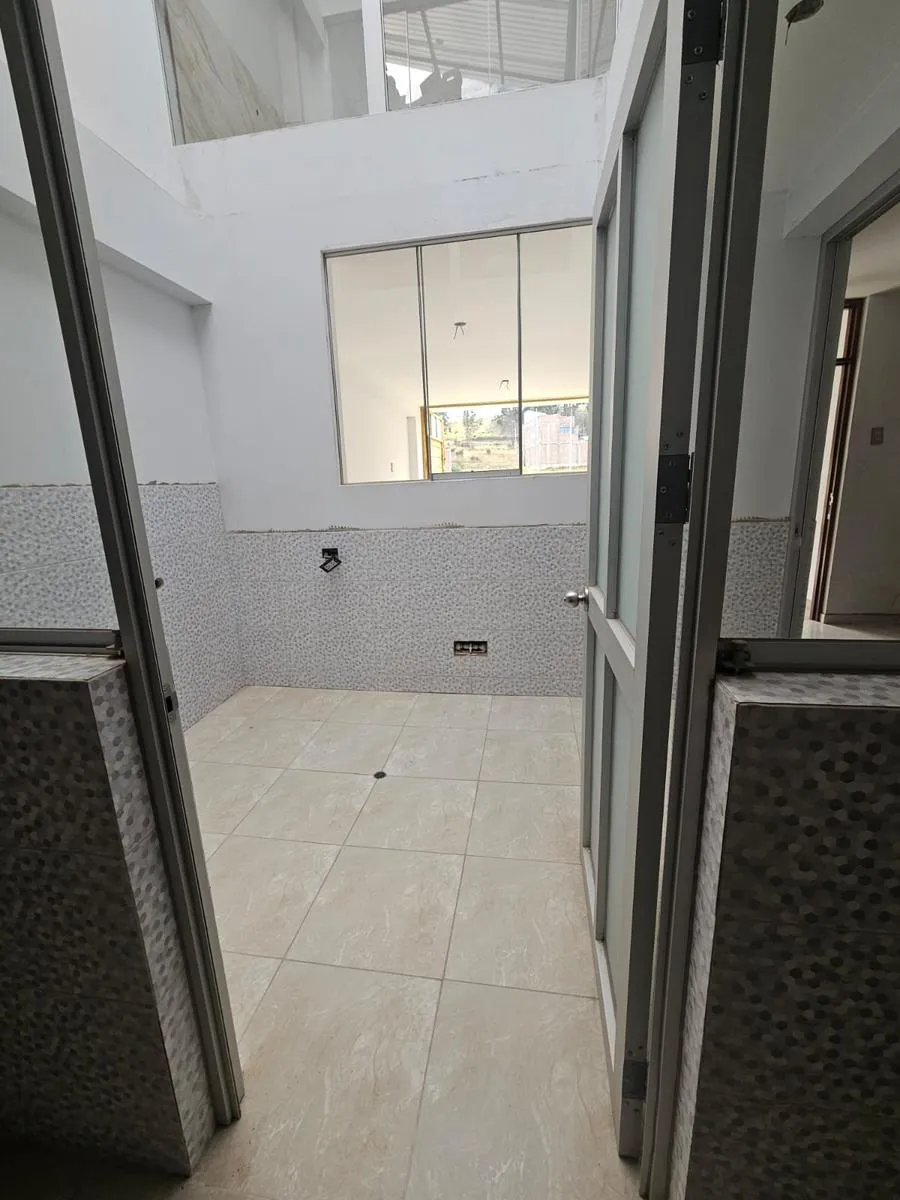 Se Vende Linda Casa de 2 Pisos + Cochera Urb. Los Eucaliptos - 1