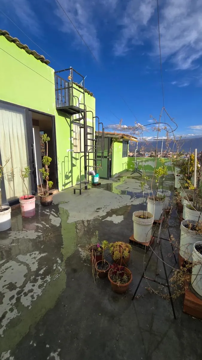 Se Vende Casa de 3 pisos con Cochera cerca a Cerrito de la libertad - 2
