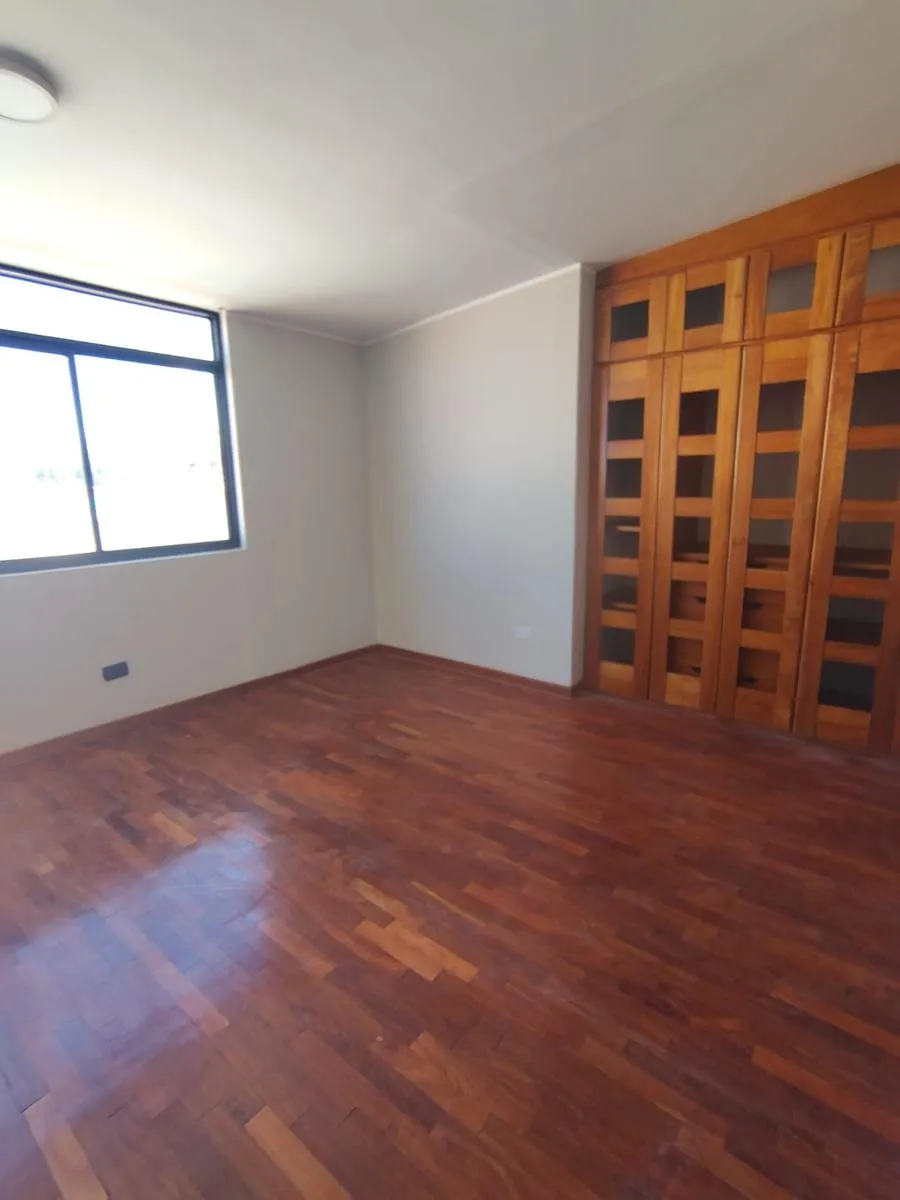 Se Alquila Depa con Cochera en 3er Piso en Urb. La Florida - 4