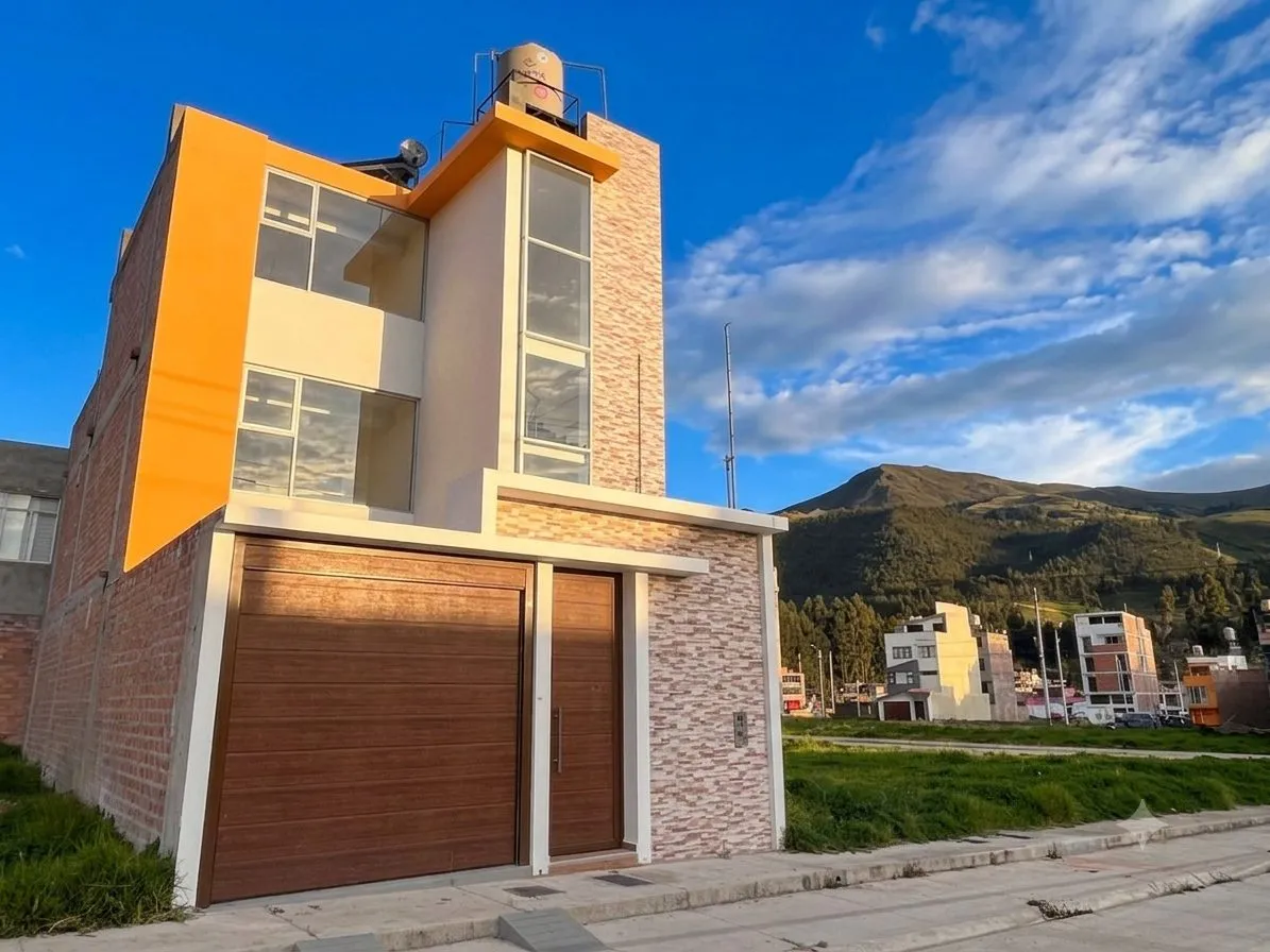 Se Vende Casa de 3 Pisos con 4 dorm Urb Parques de Huancayo cerca a la UPLA - 2