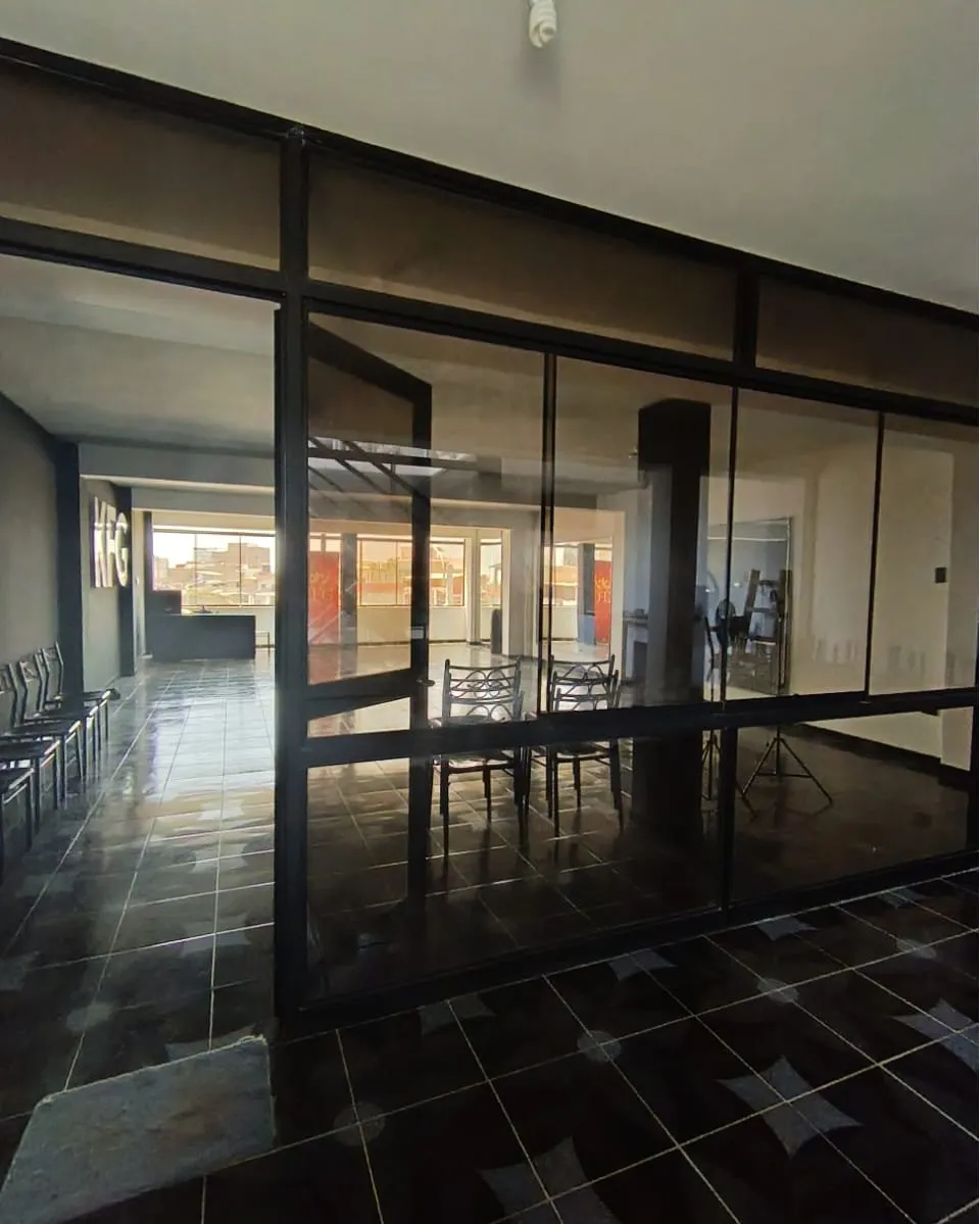 ALQUILER DE LOCAL COMERCIAL E INSTITUCIONAL - 18