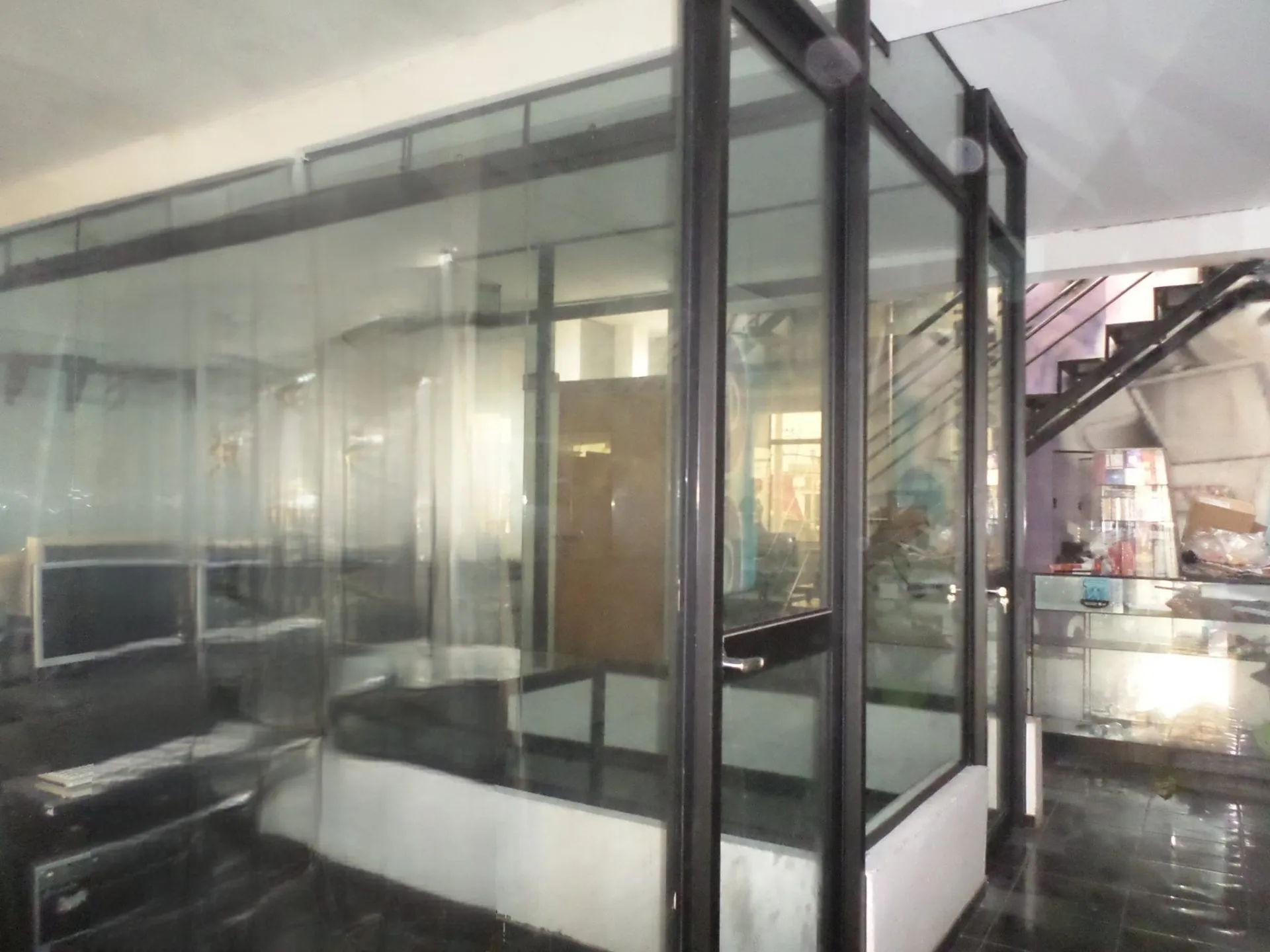 ALQUILER DE LOCAL COMERCIAL E INSTITUCIONAL - 12