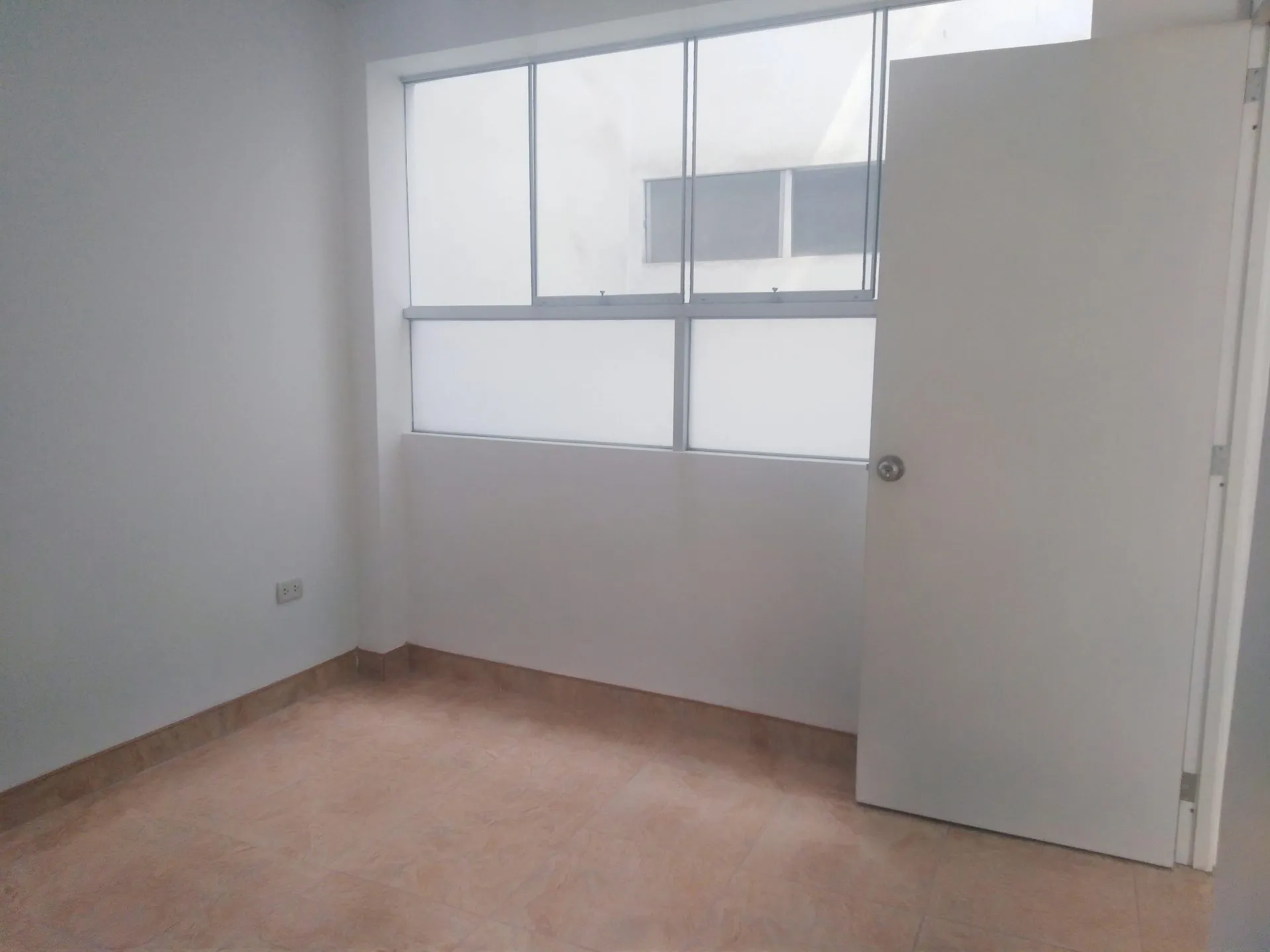 Descansa más viaja menos! Dpto. en 2do Piso, en corazón de Los Olivos.  Cerca a todo! — foto 7
