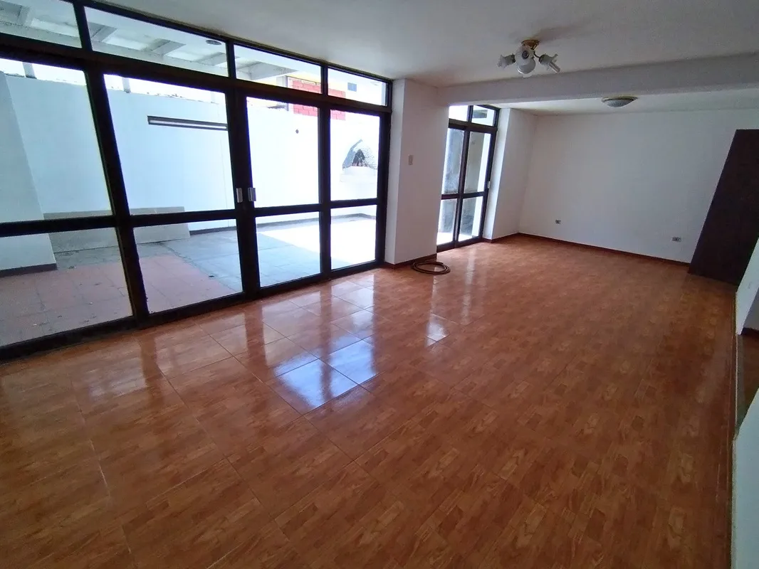 La Victoria SANTA CATALINA - Departamento DUPLEX Primer Piso de 3 Dorm + 2 Cocheras - 6