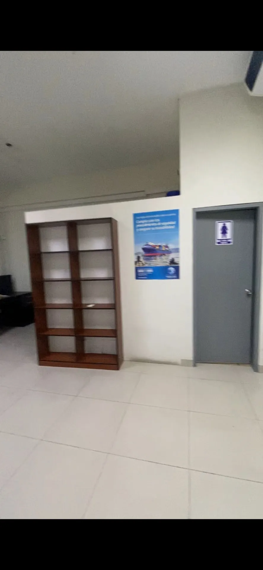 OFICINA EN CENTRO AEREO COMERCIAL DE US$ 210,000 A US$ 180,000 POR VIAJE - 8