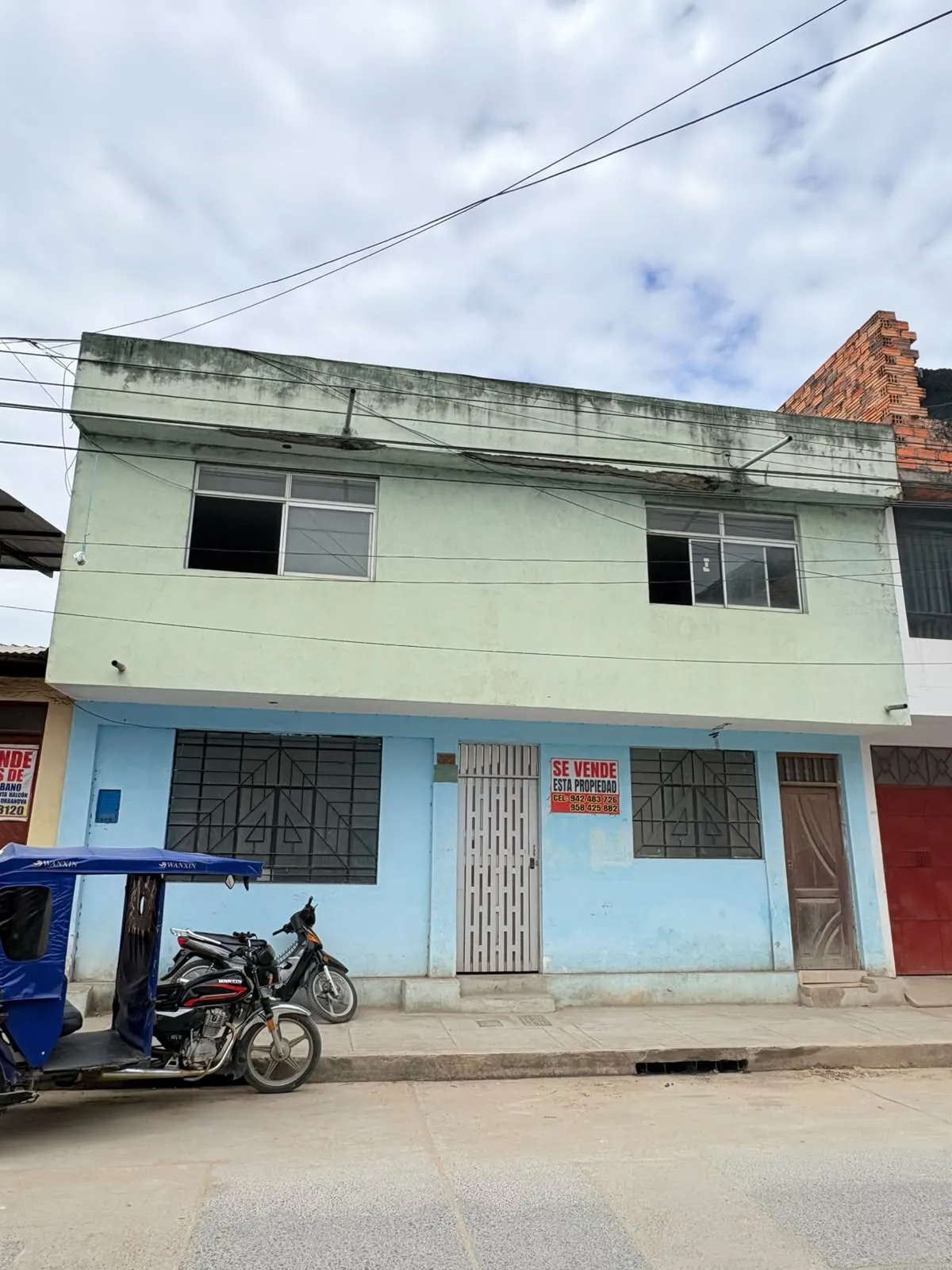 Trato DIRECTO: SE REMATA CASA 2 PISOS: OPORTUNA INVERSIÓN EN MOYOBAMBA,TODOS PAPELES OK - 1